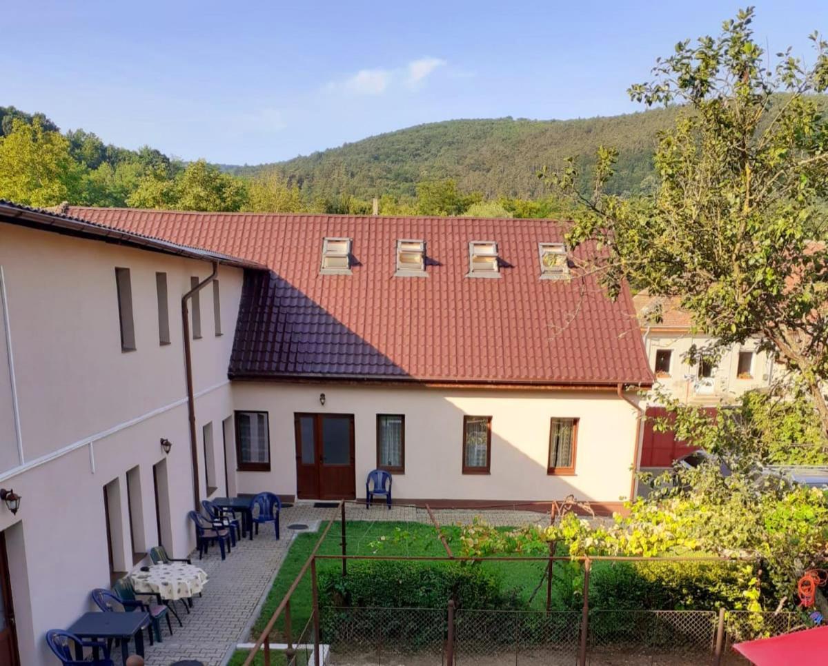 Casa Bunicii 호텔 Sasca Montană 외부 사진